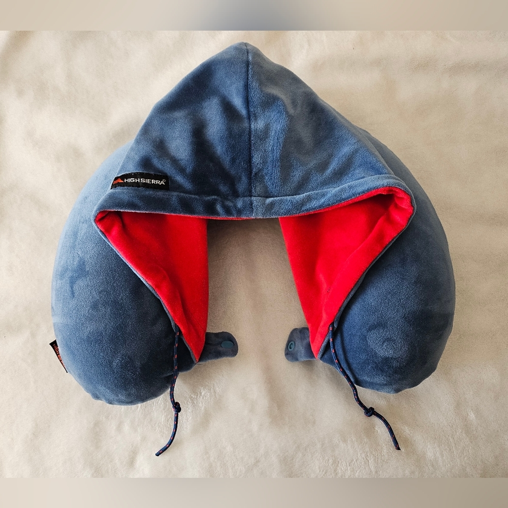 [SOLD] High Sierra Reversible Hooded Travel Pillow